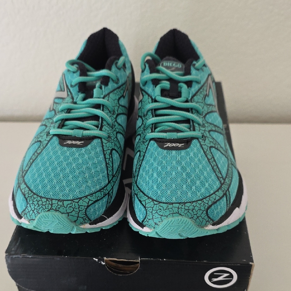 Zoot Women's Turquoise Athletic Shoes